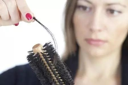 【脱发知识】女性脱发问题：原因、治疗方法和应对措施 -长头发网